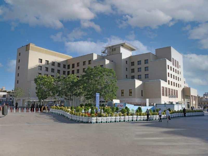 نمای بیرونی هتل قصرالضیافه قدس رضوی مشهد